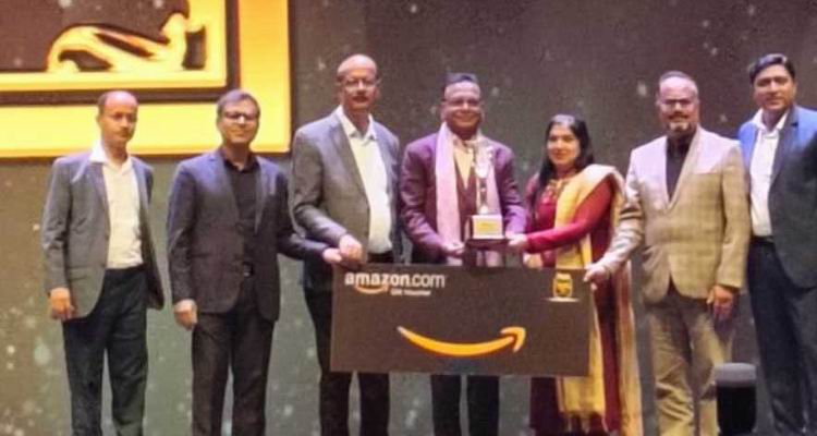 राठी ट्रेडर्स के संचालक अशोक राठी,श्रीमती संध्या राठी हमारी शान अवार्ड से पटाया,थाईलैंड में सम्मानित